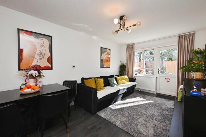 1 Bedroom Flat For Sale In Badburgham Court, Waltham Abbey, EN9