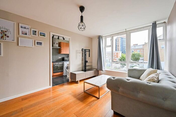 1 Bedroom Flat To Rent In Felixstowe Court, , Gallions Reach, London, E16