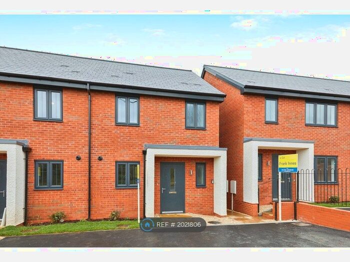 3 Bedroom Semi-Detached House To Rent In Crabtree Hill Drive, Derby, DE22