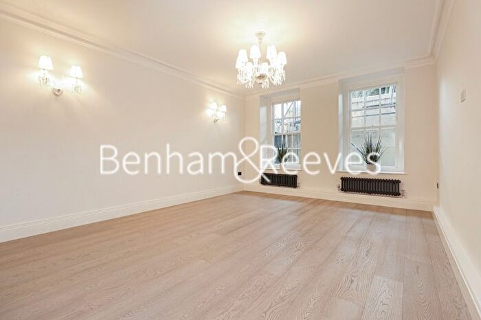 4 Bedroom Flat To Rent In St Marys Abbots Court, Kensington, W14
