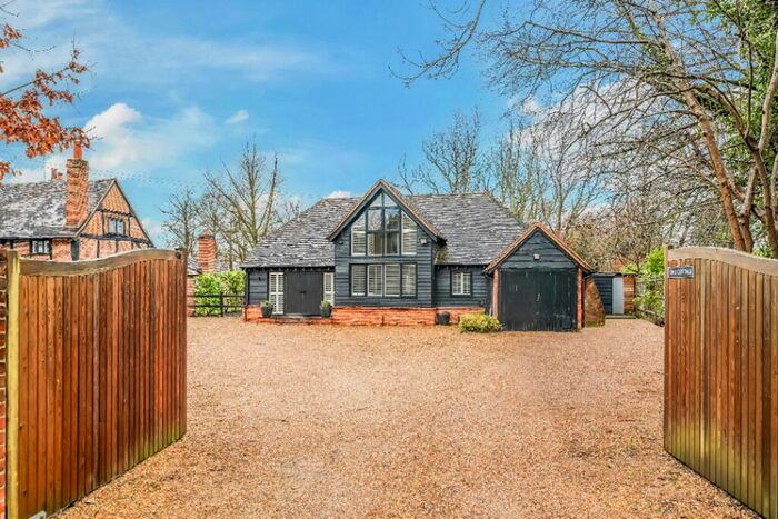 3 Bedroom Detached House To Rent In Orchard Road, Hurst, RG10