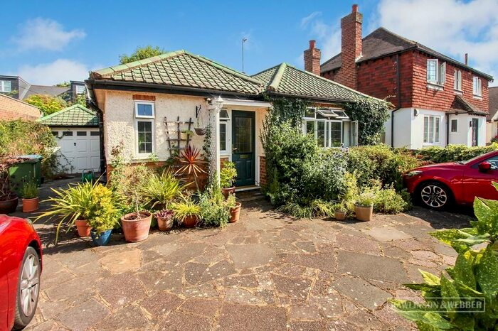 2 Bedroom Detached Bungalow To Rent In Clinton Avenue, East Molesey, KT8