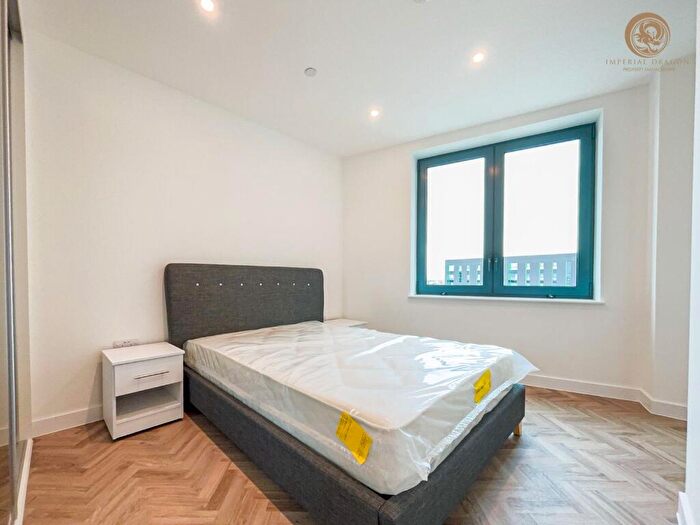 Apartment To Rent In Skyline Apartments, Makers Yard, London, E3
