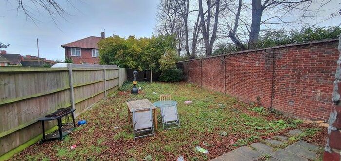 3 Bedroom Semi-Detached House To Rent In Westway, Shepherds Bush, London W12