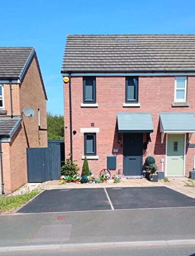 2 Bedroom End Of Terrace House For Sale In Dan Y Cwarre, Kidwelly, SA17