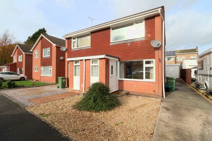 2 Bedroom Semi-Detached House To Rent In Willow Road, Street, BA16