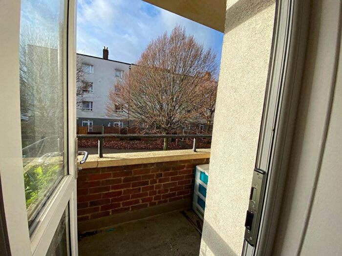 3 Bedroom Flat To Rent In London, SE7