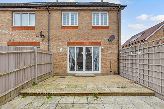 3 Bedroom End Of Terrace House For Sale In Magdalen Gardens, Maidstone, Kent, ME15