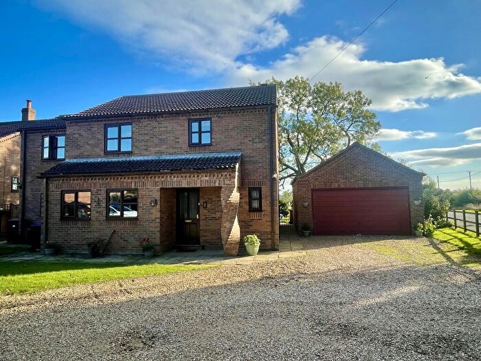 4 Bedroom Detached House For Sale In Timberland Road, Martin, LN4