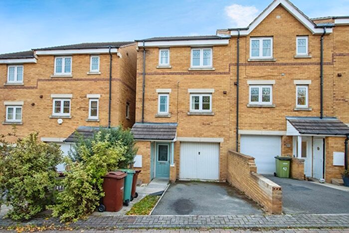 4 Bedroom Town House For Sale In Bellflower Close, Castleford, West Yorkshire, WF10