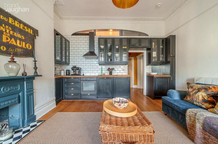 1 Bedroom Flat To Rent In Marine Square, Brighton, East Sussex, BN2