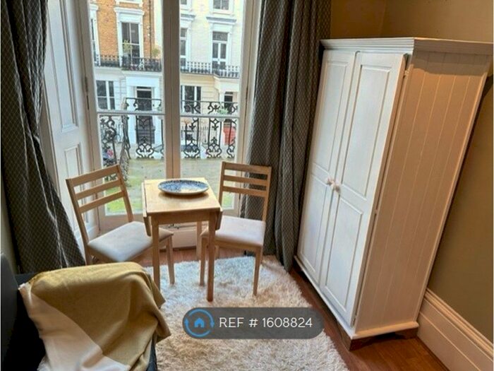Studio To Rent In St. Stephens Gardens, London, W2