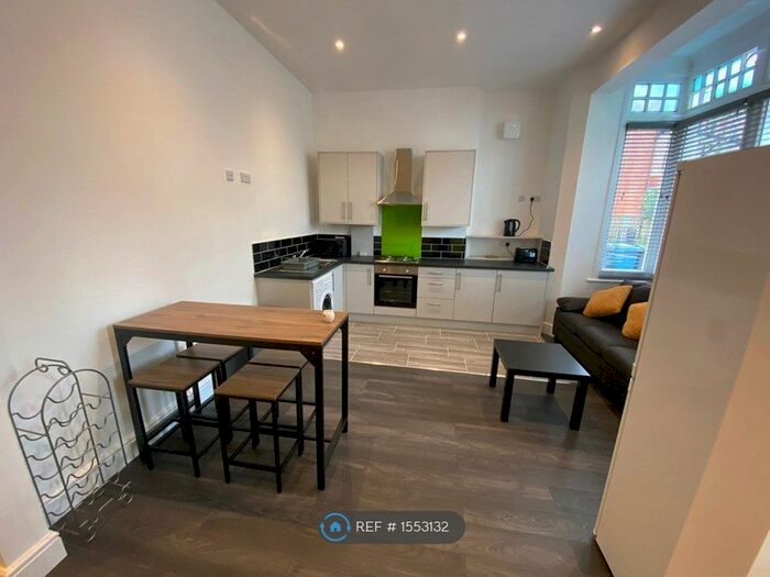 4 Bedroom Flat To Rent In Fox Road, West Bridgford, Nottingham, NG2