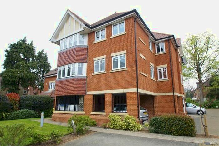 2 Bedroom Flat To Rent In Priory Fields, Watford, WD17