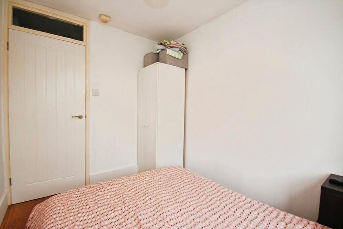 1 Bedroom Flat For Sale In Landor Road, Warwick, Warwickshire, CV34