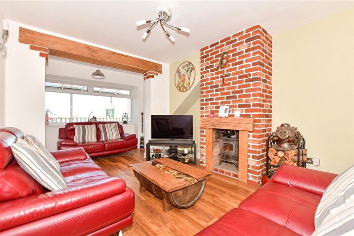 3 Bedroom Chalet For Sale In The Parade, Greatstone, Kent, TN28