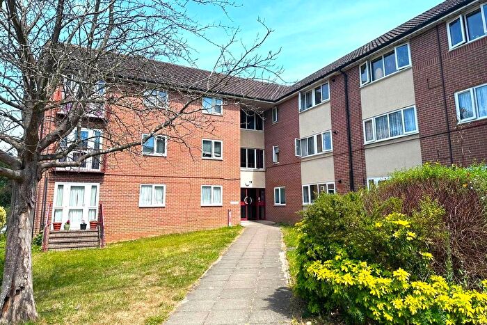 1 Bedroom Flat For Sale In Highview, Mulgrave Way, Knaphill, Woking, GU21