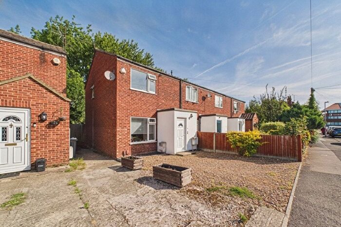 3 Bedroom Terraced House To Rent In Randolph Road, Reading, Berkshire, RG1