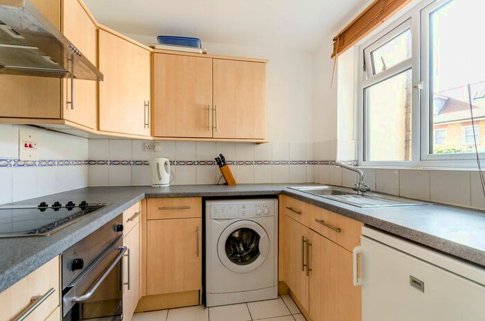 1 Bedroom Flat To Rent In Homefield Road, Wimbledon Village, London, SW19