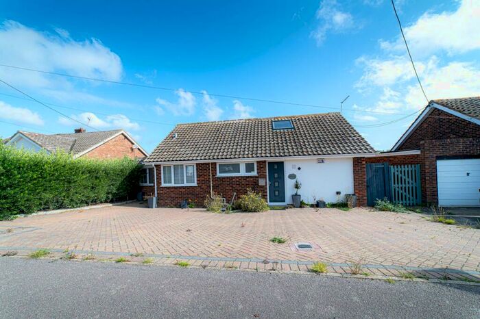 4 Bedroom Detached Bungalow For Sale In The Street, Staple, CT3