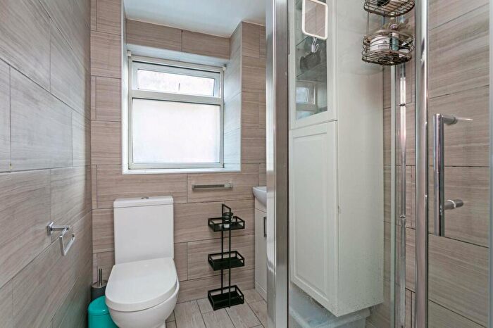 1 Bedroom Flat For Sale In Malvern Court, Hill Rise, Langley, SL3
