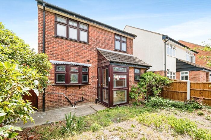 3 Bedroom Detached House For Sale In Abbey Wood Lane, Rainham, RM13