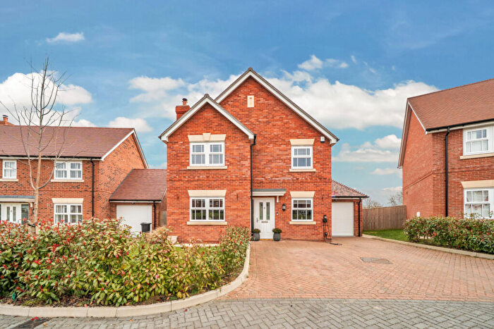 4 Bedroom Detached House For Sale In Canberra Lake Way, Charvil, Reading, Berkshire, RG10