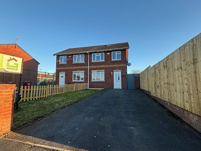 3 Bedroom Semi Detached House For Sale In Minstead Avenue, Northwood, L33