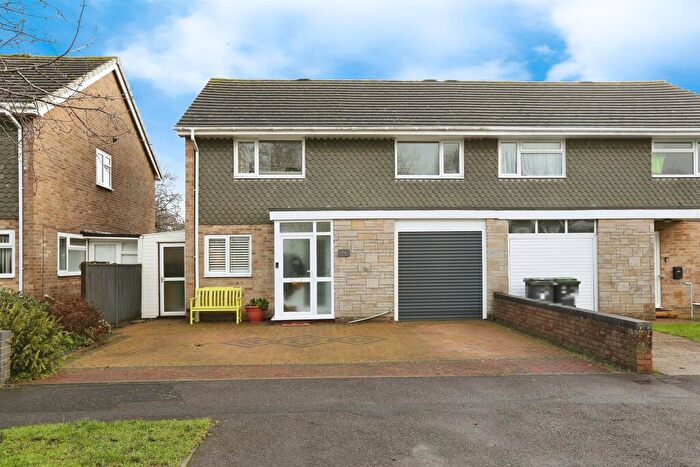 4 Bedroom Semi Detached House For Sale In Meadow Walk, Gosport, PO13