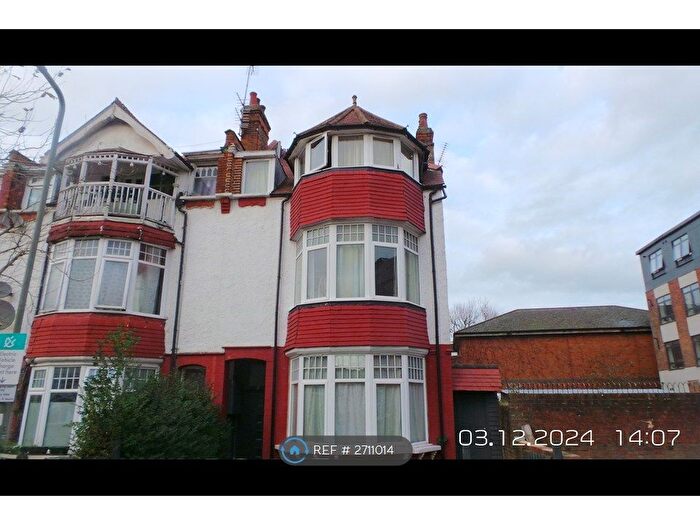 Studio To Rent In Woodside Grove, London, N12