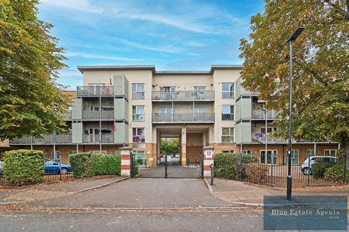 3 Bedroom Flat For Sale In Hibernia Road, Hounslow, TW3