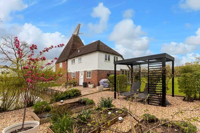 4 Bedroom Detached House For Sale In Goudhurst Road, Marden, Kent, TN12