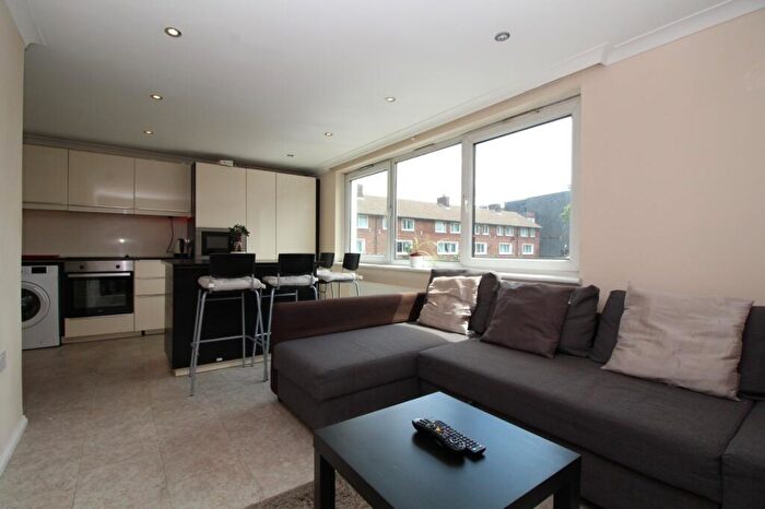 4 Bedroom Maisonette To Rent In Oxford Road, Stratford, London, E15