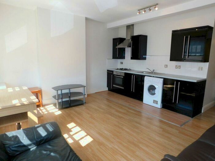 2 Bedroom Flat To Rent In Stretton Road, Leicester, LE3