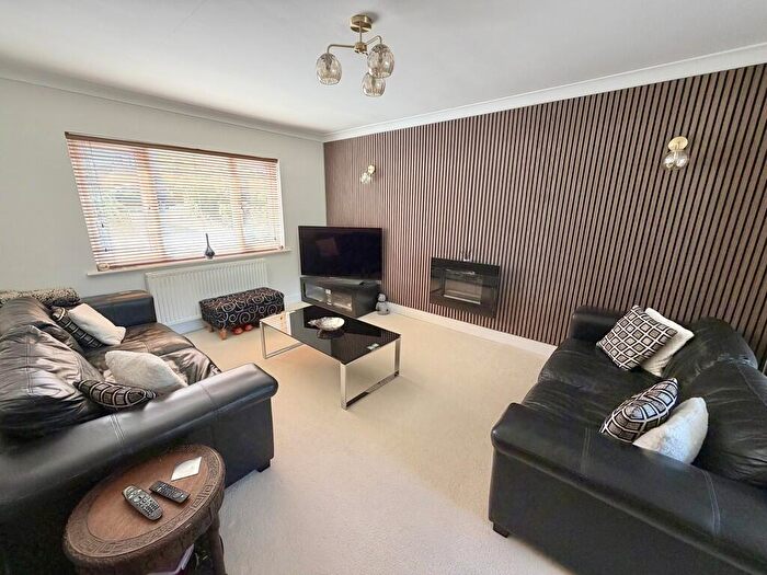 4 Bedroom Detached House For Sale In Upton Way, Broadstone, BH18 - Photo 7