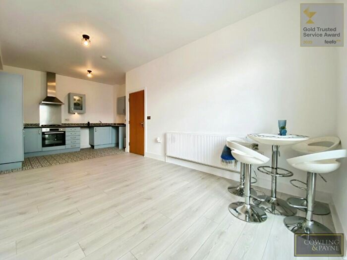 2 Bedroom Apartment To Rent In High Street, Wickford, Essex, SS12