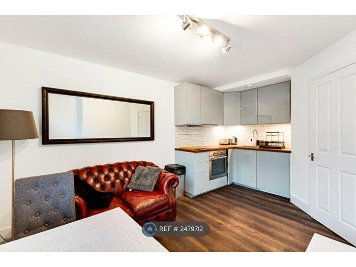 2 Bedroom Flat To Rent In Stanway Court, London, N1