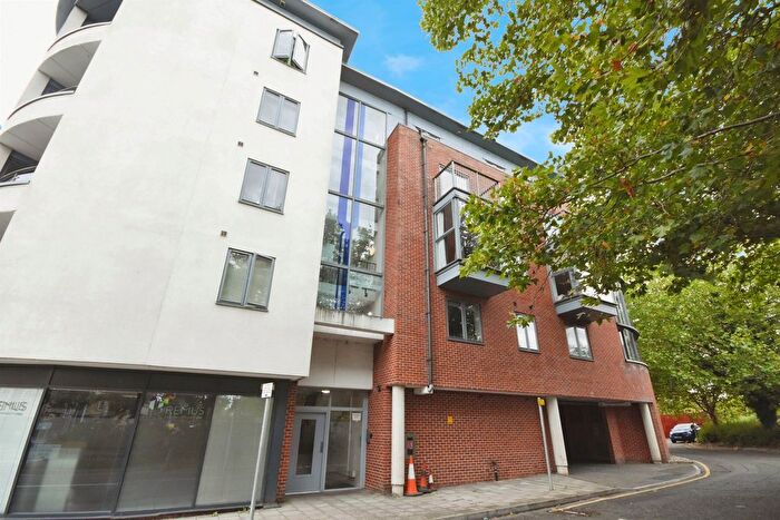 2 Bedroom Flat For Sale In Broomfield Road, Chelmsford, CM1