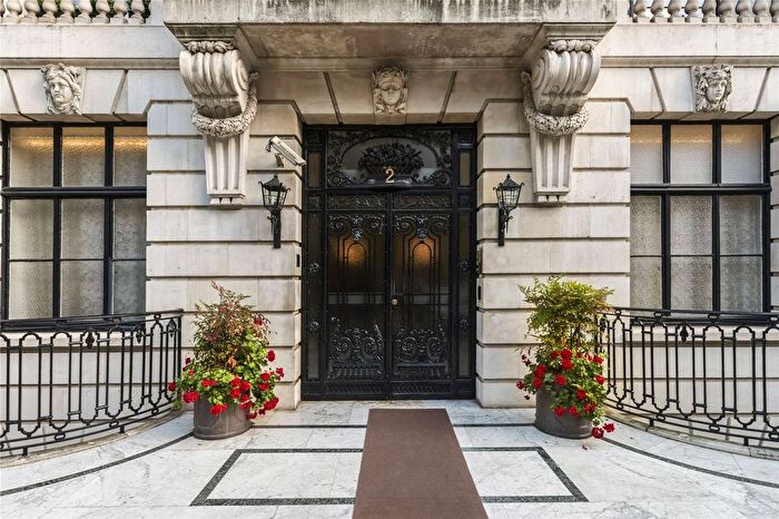 2 Bedroom Flat To Rent In Mansfield Street, London, W1G