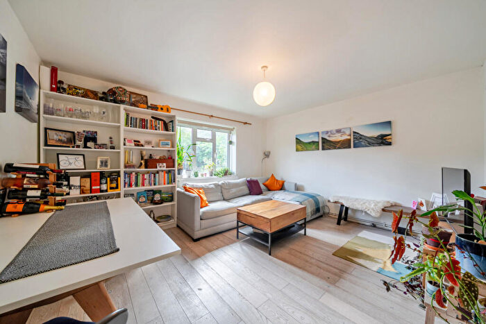 1 Bedroom Apartment For Sale In Lyall Avenue, London, SE21