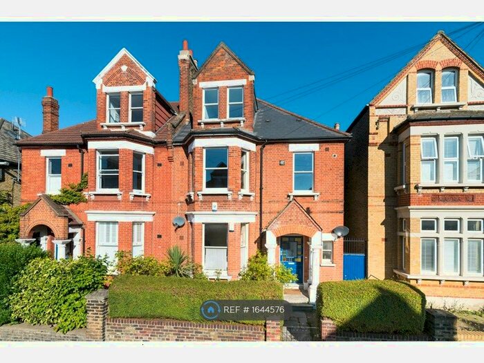 2 Bedroom Flat To Rent In Barrow Road, London, SW16