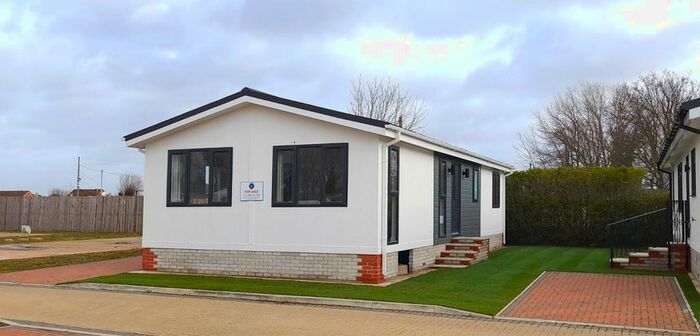 2 Bedroom Mobile/park Home For Sale In Skeltons Drove, Beck Row, Bury St. Edmunds, IP28