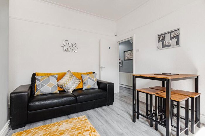 5 Bedroom Terraced House To Rent In Empress Road, Kensington, L7