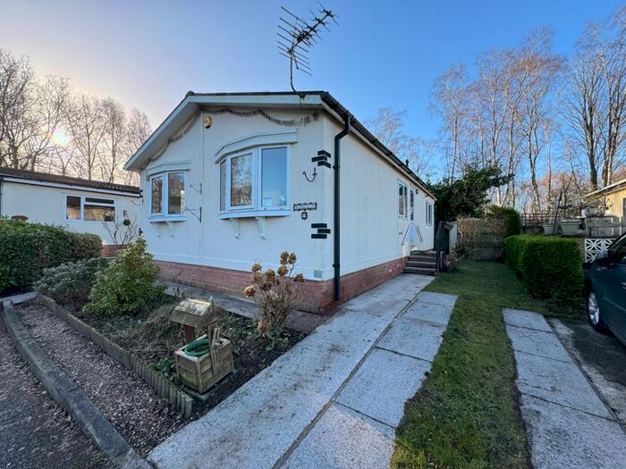 2 Bedroom Mobile/park Home For Sale In Woodlands Park, Wash Lane, Allostock, Knutsford, WA16