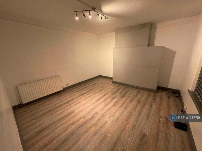 Studio To Rent In Hertford Drive, Wallasey, CH45