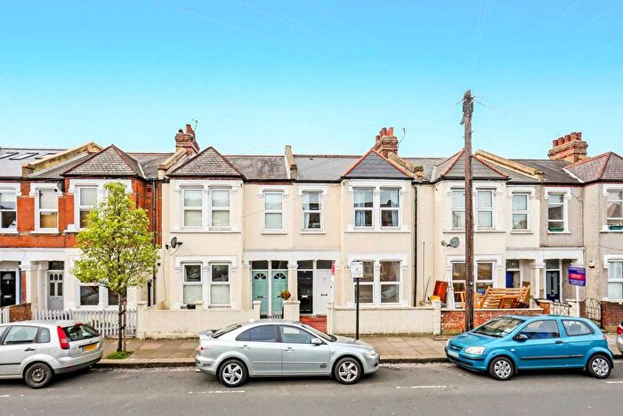 1 Bedroom Flat To Rent In Woodbury Street, Tooting Broadway, London, SW17