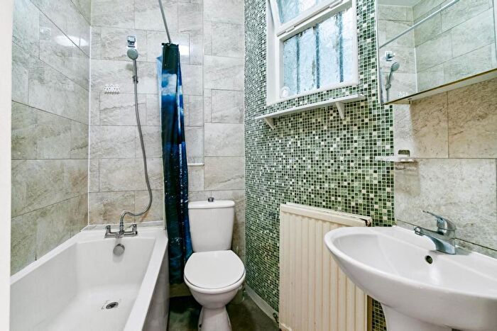 3 Bedroom Flat For Sale In Paisley Road West, Kinning Park, G51