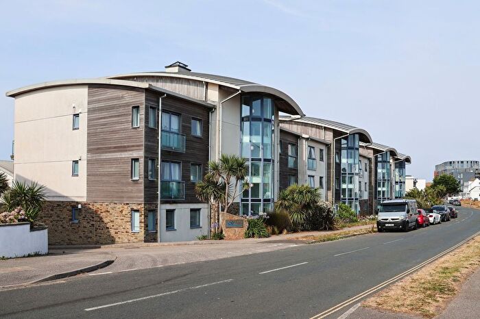 3 Bedroom Flat For Sale In Pentire Avenue, Newquay, TR7
