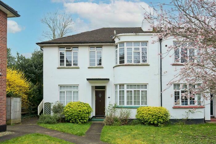 2 Bedroom Property To Rent In Culverden Court, Oatlands Drive, Weybridge, KT13