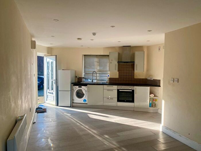 1 Bedroom Bungalow To Rent In Star Lane, Coulsdon, CR5